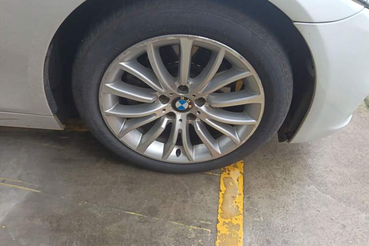 Used BMW 5 Series 2014 525Li Luxury Design Package Right Front Wheel Hub