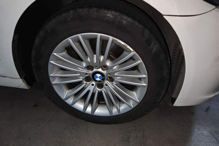 Used BMW 5 Series 2014 525Li Leading Model Right Front Wheel Hub