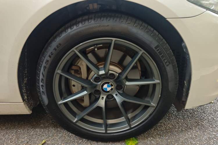 Used BMW 5 Series 2014 528Li Leading Model Right Front Wheel Hub