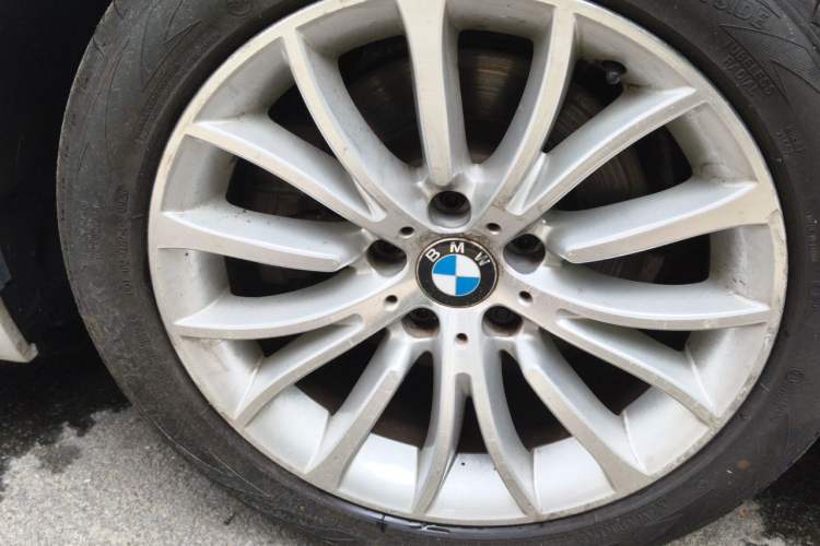 Used BMW 5 Series 2014 525Li Luxury Design Package Right Front Wheel Hub