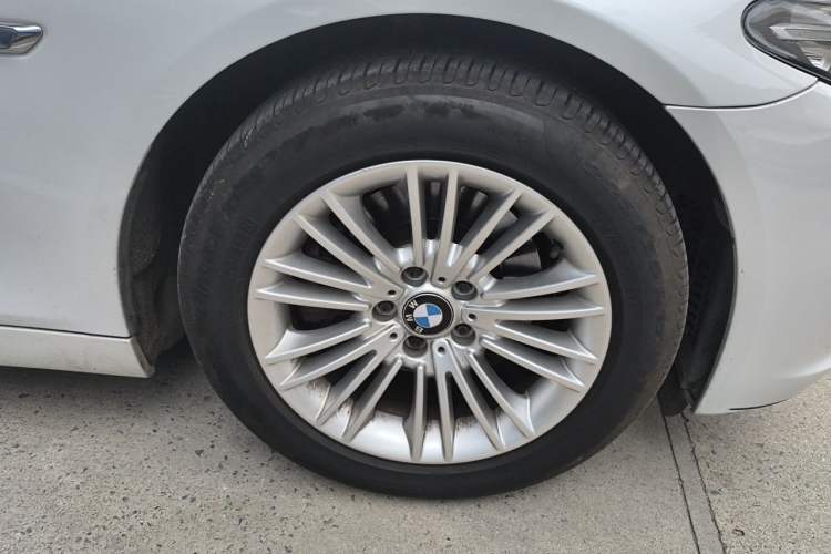 Used BMW 5 Series 2014 525Li Leading Model Right Front Wheel Hub