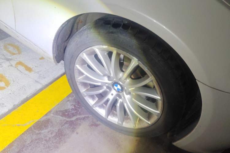 Used BMW 5 Series 2014 525Li Luxury Design Package Right Front Wheel Hub