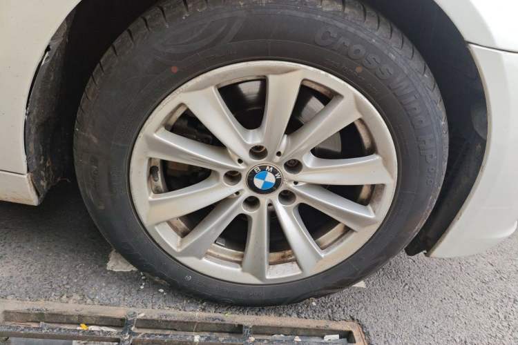 Used BMW 5 Series 2014 520Li Elegant Model Right Front Wheel Hub