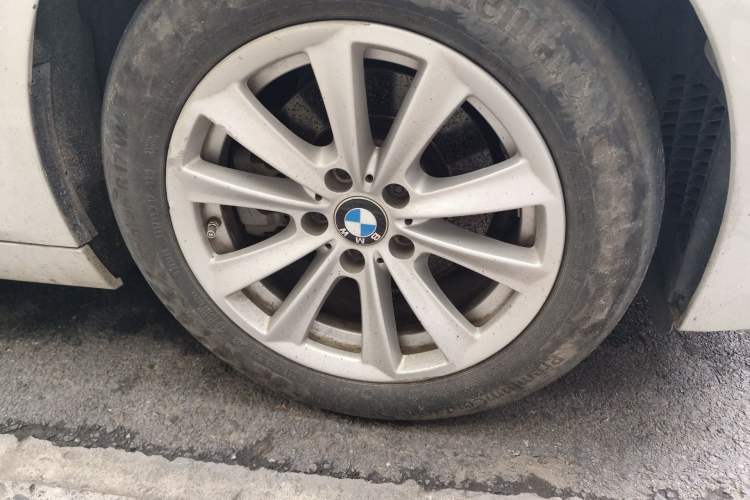 Used BMW 5 Series 2014 520Li Elegant Model Right Front Wheel Hub