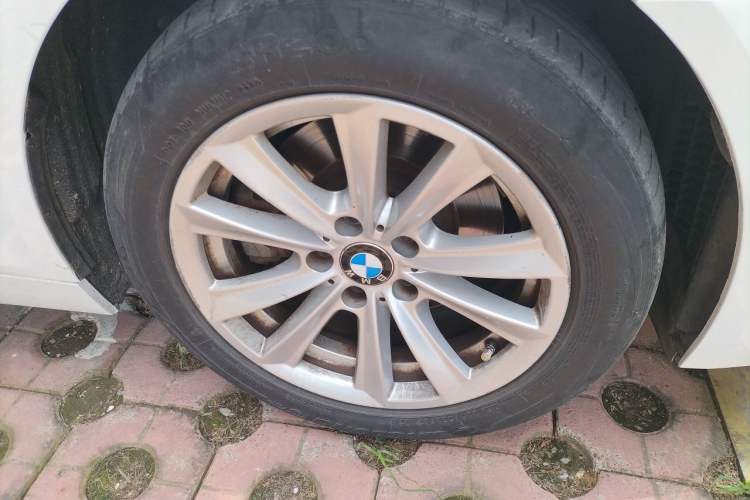 Used BMW 5 Series 2014 520Li Elegant Model Right Front Wheel Hub