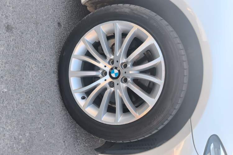 Used BMW 5 Series 2014 525Li Luxury Design Package Right Front Wheel Hub