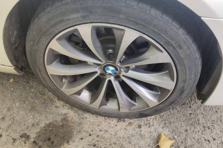 Used BMW 5 Series 2014 525Li Fashion Design Package Right Front Wheel Hub