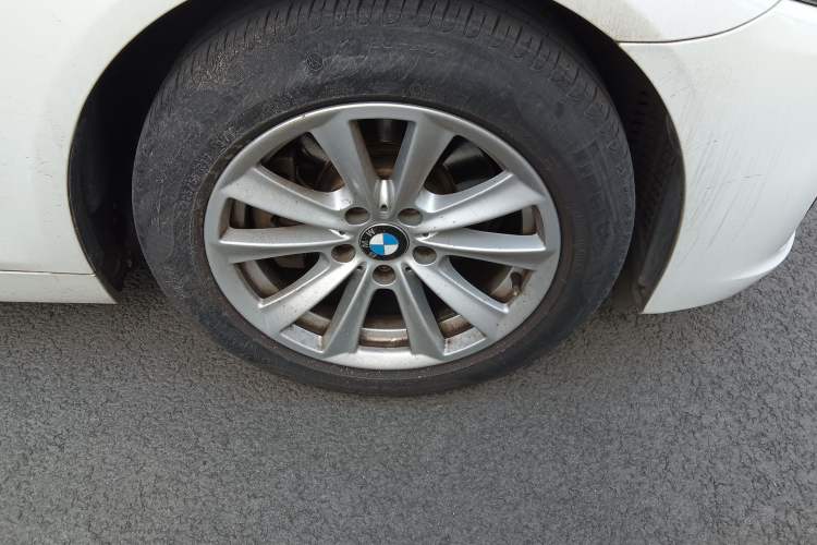 Used BMW 5 Series 2014 520Li Elegant Model Right Front Wheel Hub