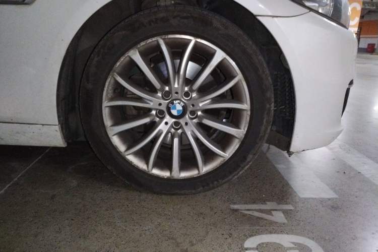 Used BMW 5 Series 2014 525Li Luxury Design Package Right Front Wheel Hub