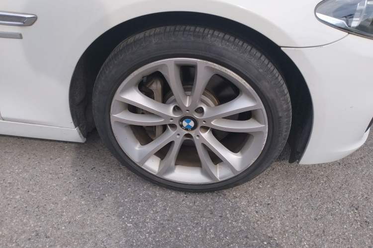 Used BMW 5 Series 2014 535Li Executive Model Style Design Package Right Front Wheel Hub