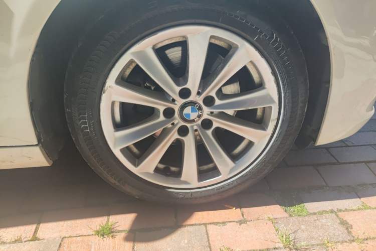 Used BMW 5 Series 2014 520Li Elegant Model Right Front Wheel Hub