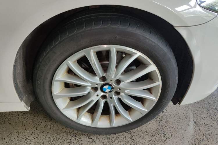 Used BMW 5 Series 2014 525Li Luxury Design Package Right Front Wheel Hub