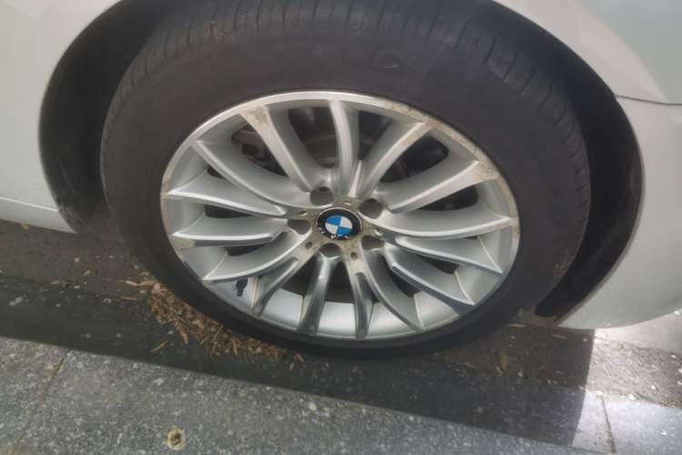 Used BMW 5 Series 2014 525Li Luxury Design Package Right Front Wheel Hub
