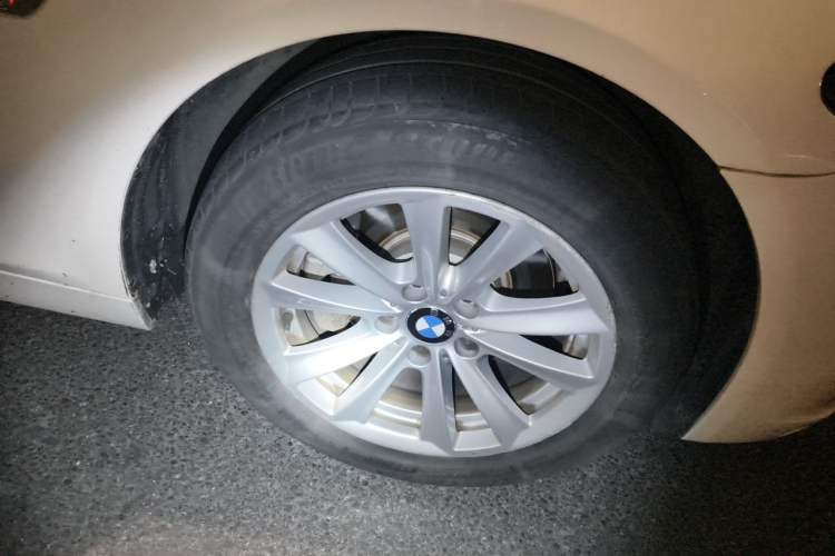 Used BMW 5 Series 2014 520Li Elegant Model Right Front Wheel Hub