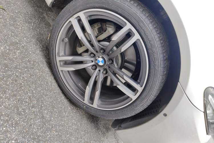 Used BMW 5 Series 2014 525Li Luxury Design Package Right Front Wheel Hub