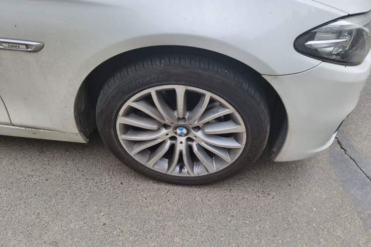 Used BMW 5 Series 2014 525Li Luxury Design Package Right Front Wheel Hub
