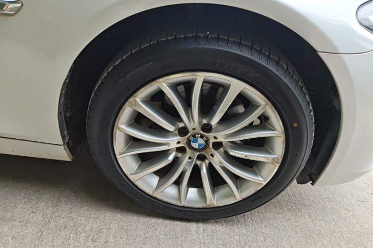 Used BMW 5 Series 2014 525Li Luxury Design Package Right Front Wheel Hub