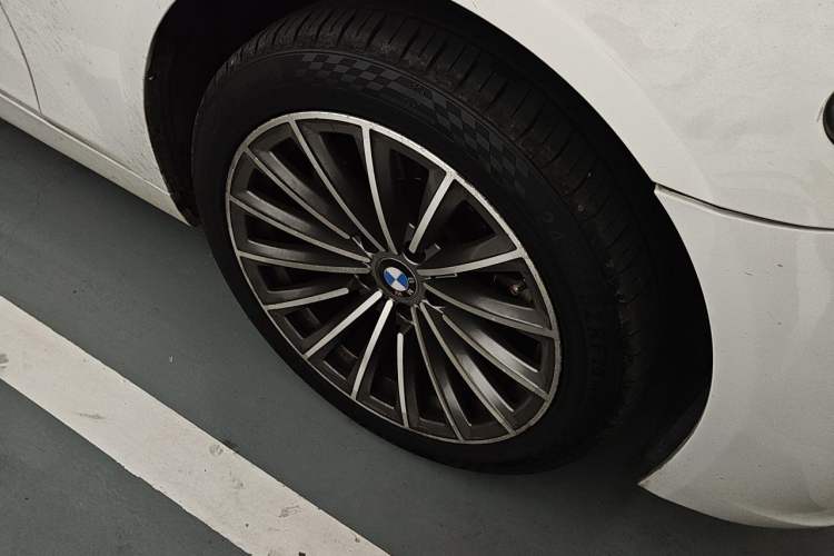 Used BMW 5 Series 2014 525Li Luxury Design Package Right Front Wheel Hub