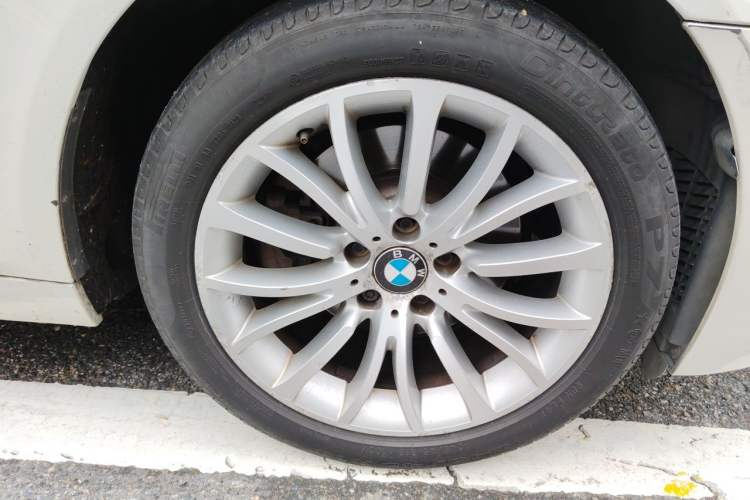 Used BMW 5 Series 2014 525Li Luxury Design Package Right Front Wheel Hub