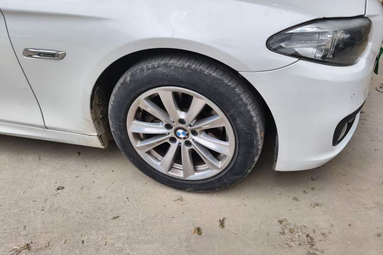 Used BMW 5 Series 2014 520Li Elegant Model Right Front Wheel Hub