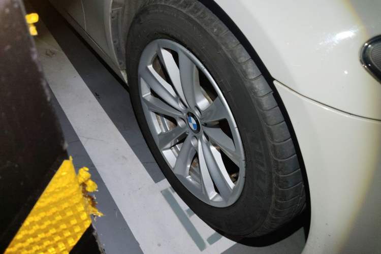 Used BMW 5 Series 2014 520Li Elegant Model Right Front Wheel Hub