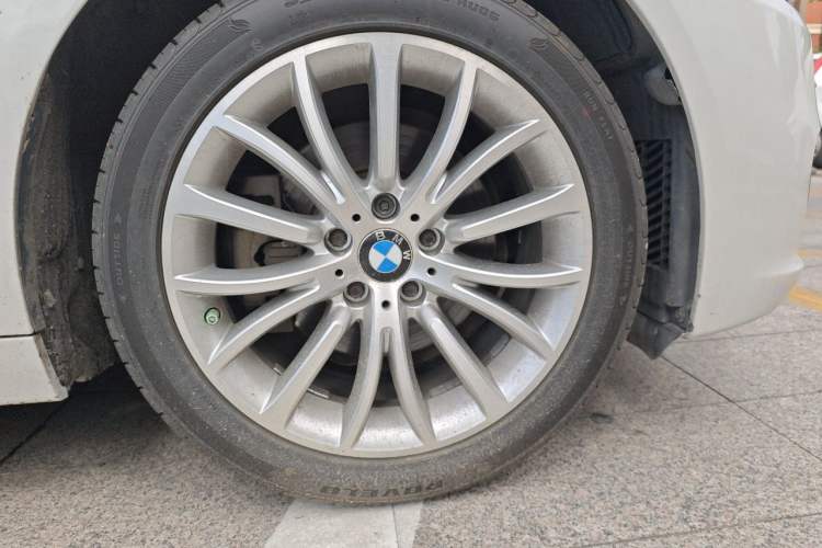 Used BMW 5 Series 2014 525Li Luxury Design Package Right Front Wheel Hub