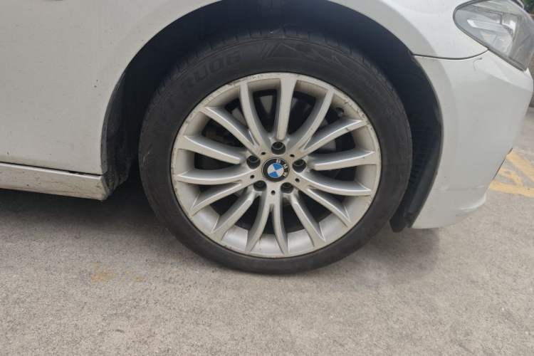 Used BMW 5 Series 2014 525Li Luxury Design Package Right Front Wheel Hub