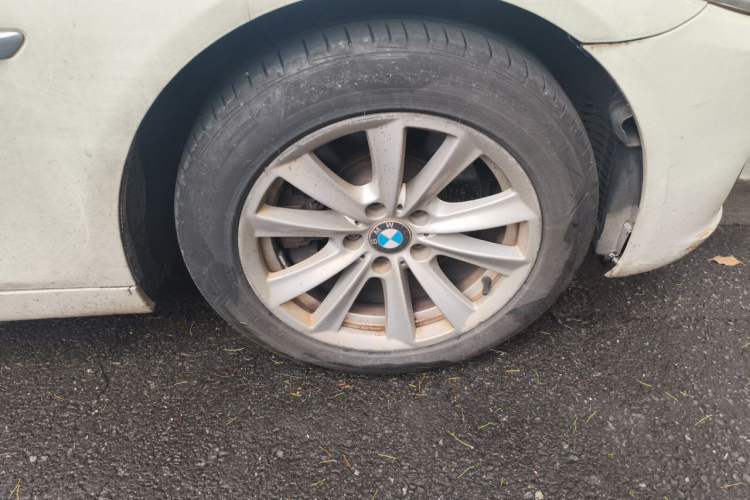 Used BMW 5 Series 2014 520Li Elegant Model Right Front Wheel Hub