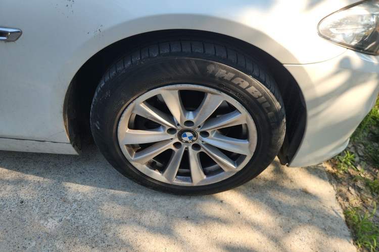 Used BMW 5 Series 2014 520Li Elegant Model Right Front Wheel Hub