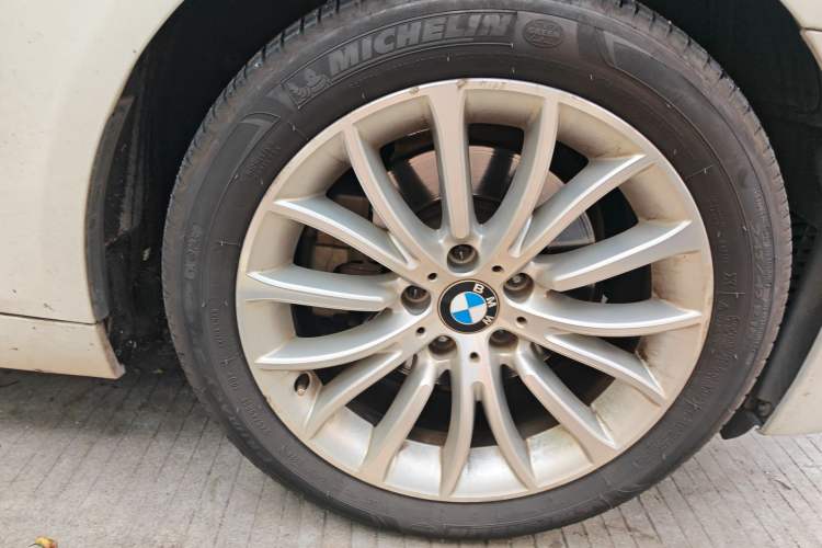 Used BMW 5 Series 2014 525Li Luxury Design Package Right Front Wheel Hub