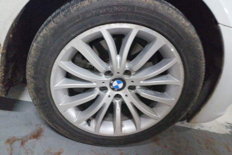 Used BMW 5 Series 2014 525Li Leading Model Right Front Wheel Hub