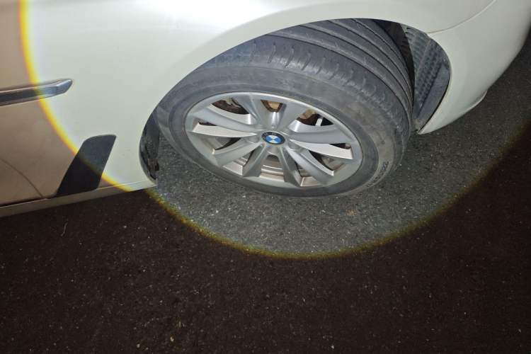 Used BMW 5 Series 2014 520Li Elegant Model Right Front Wheel Hub