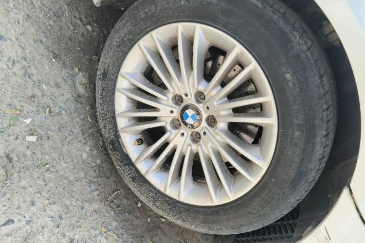 Used BMW 5 Series 2014 525Li Leading Model Right Front Wheel Hub