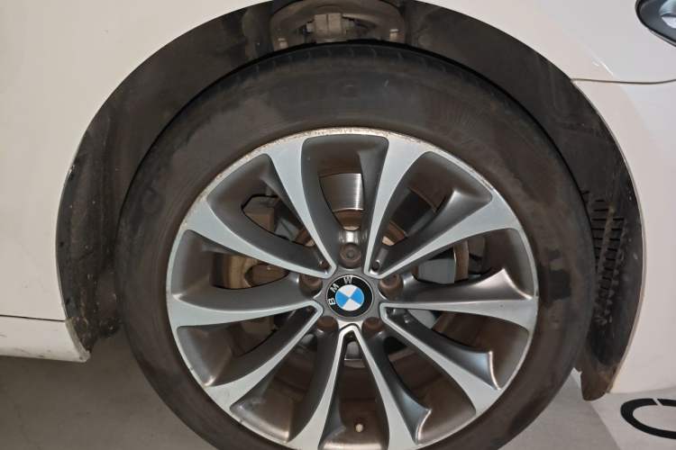 Used BMW 5 Series 2014 525Li Fashion Design Package Right Front Wheel Hub