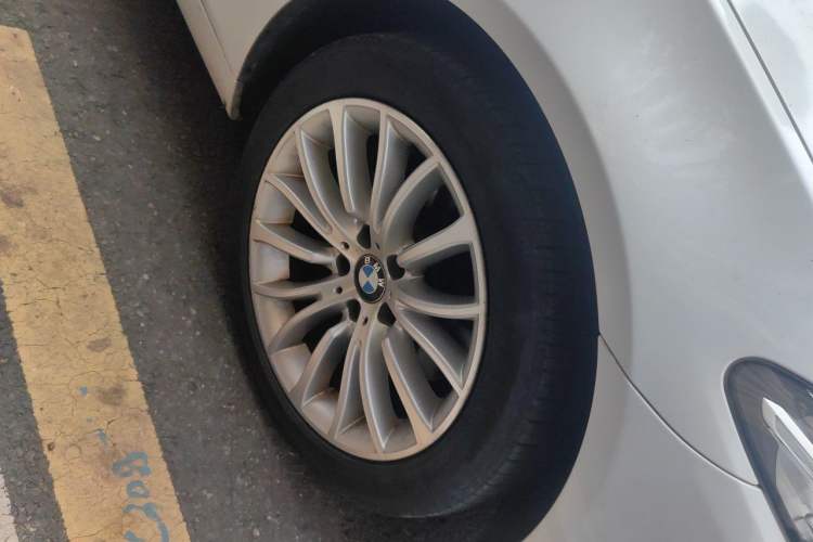 Used BMW 5 Series 2014 525Li Luxury Design Package Right Front Wheel Hub