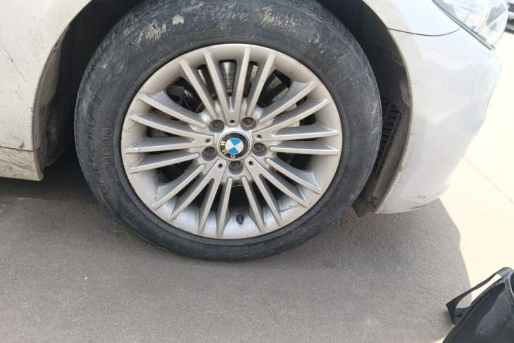 Used BMW 5 Series 2014 525Li Leading Model Right Front Wheel Hub