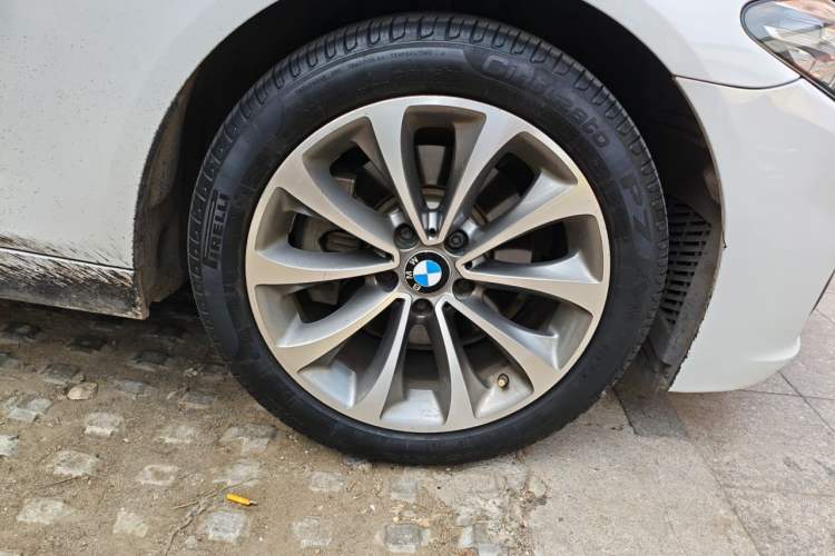 Used BMW 5 Series 2014 525Li Leading Model Right Front Wheel Hub