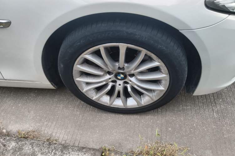 Used BMW 5 Series 2014 525Li Luxury Design Package Right Front Wheel Hub