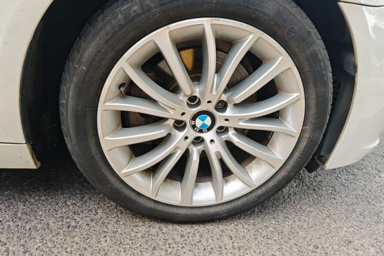 Used BMW 5 Series 2014 525Li Luxury Design Package Right Front Wheel Hub