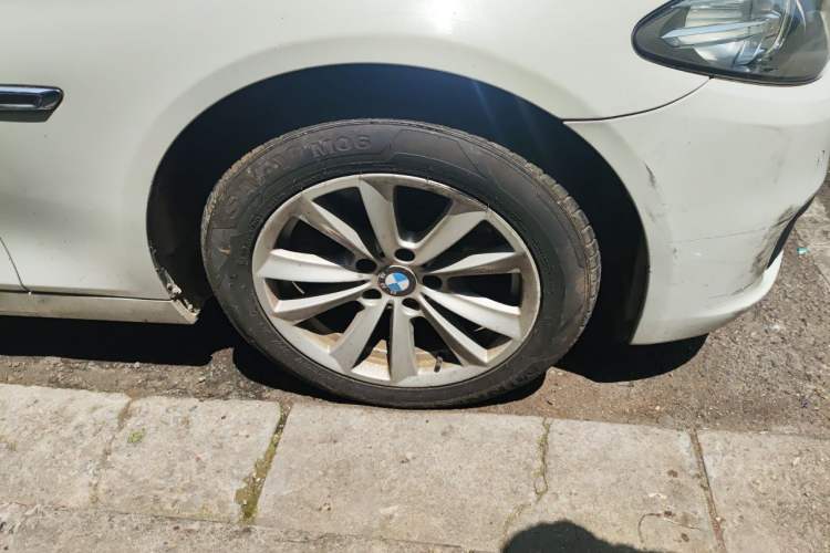 Used BMW 5 Series 2014 520Li Elegant Model Right Front Wheel Hub