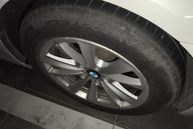 Used BMW 5 Series 2014 520Li Elegant Model Right Front Wheel Hub