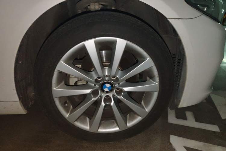 Used BMW 5 Series 2014 528Li Leading Model Right Front Wheel Hub