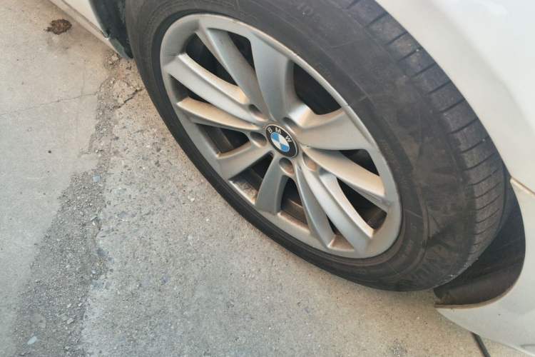Used BMW 5 Series 2014 520Li Elegant Model Right Front Wheel Hub