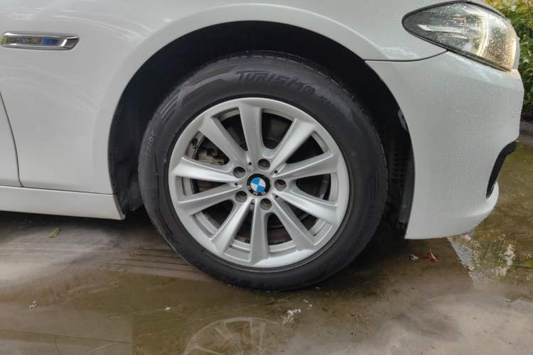 Used BMW 5 Series 2014 520Li Elegant Model Right Front Wheel Hub