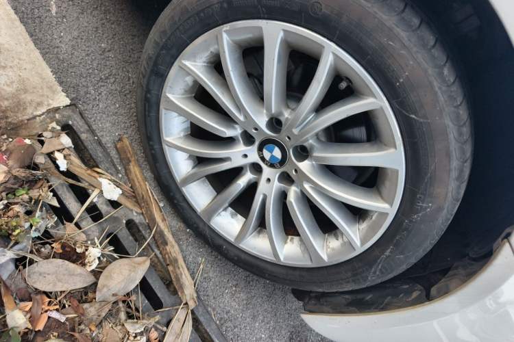 Used BMW 5 Series 2014 525Li Luxury Design Package Right Front Wheel Hub