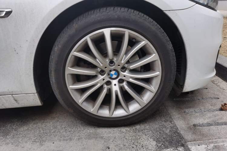 Used BMW 5 Series 2014 525Li Luxury Design Package Right Front Wheel Hub