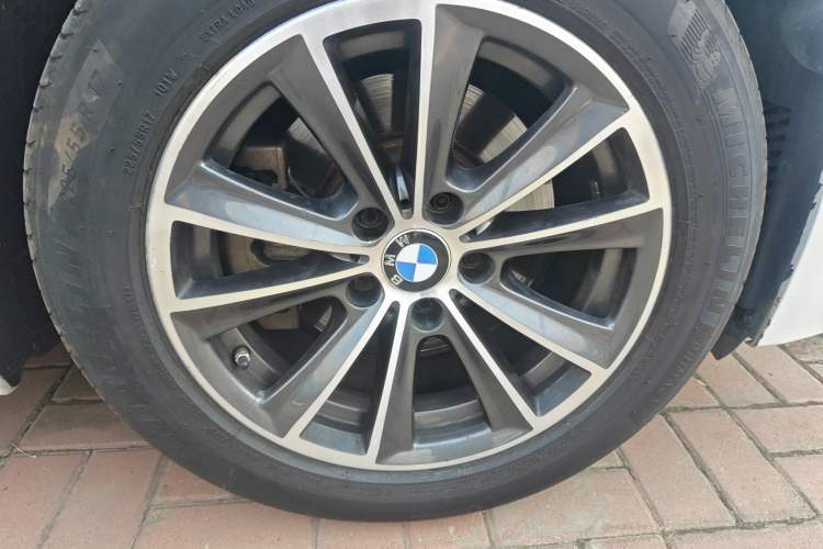 Used BMW 5 Series 2014 520Li Elegant Model Right Front Wheel Hub
