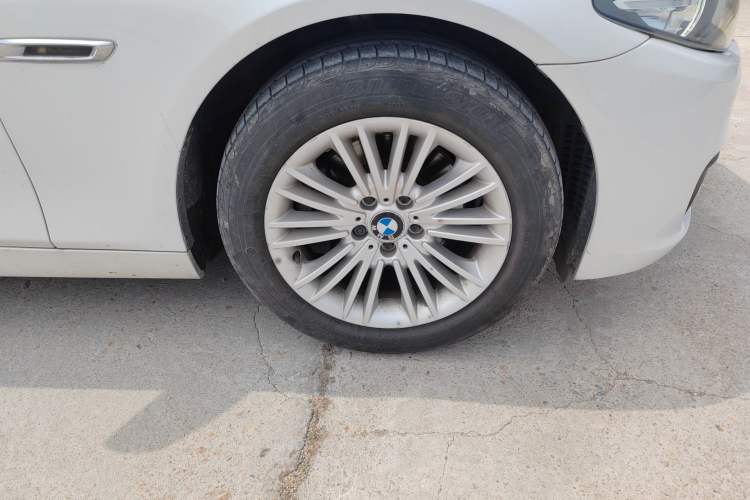 Used BMW 5 Series 2014 525Li Leading Model Right Front Wheel Hub