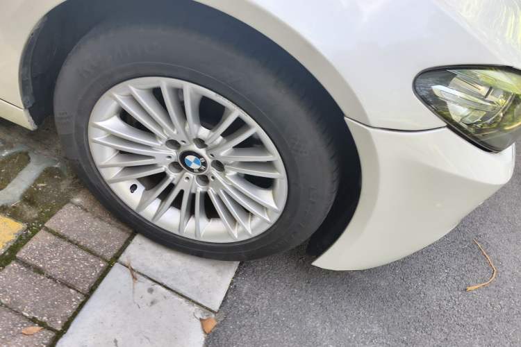 Used BMW 5 Series 2014 520Li Elegant Model Right Front Wheel Hub