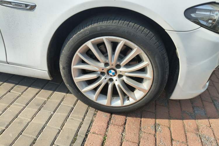 Used BMW 5 Series 2014 525Li Luxury Design Package Right Front Wheel Hub